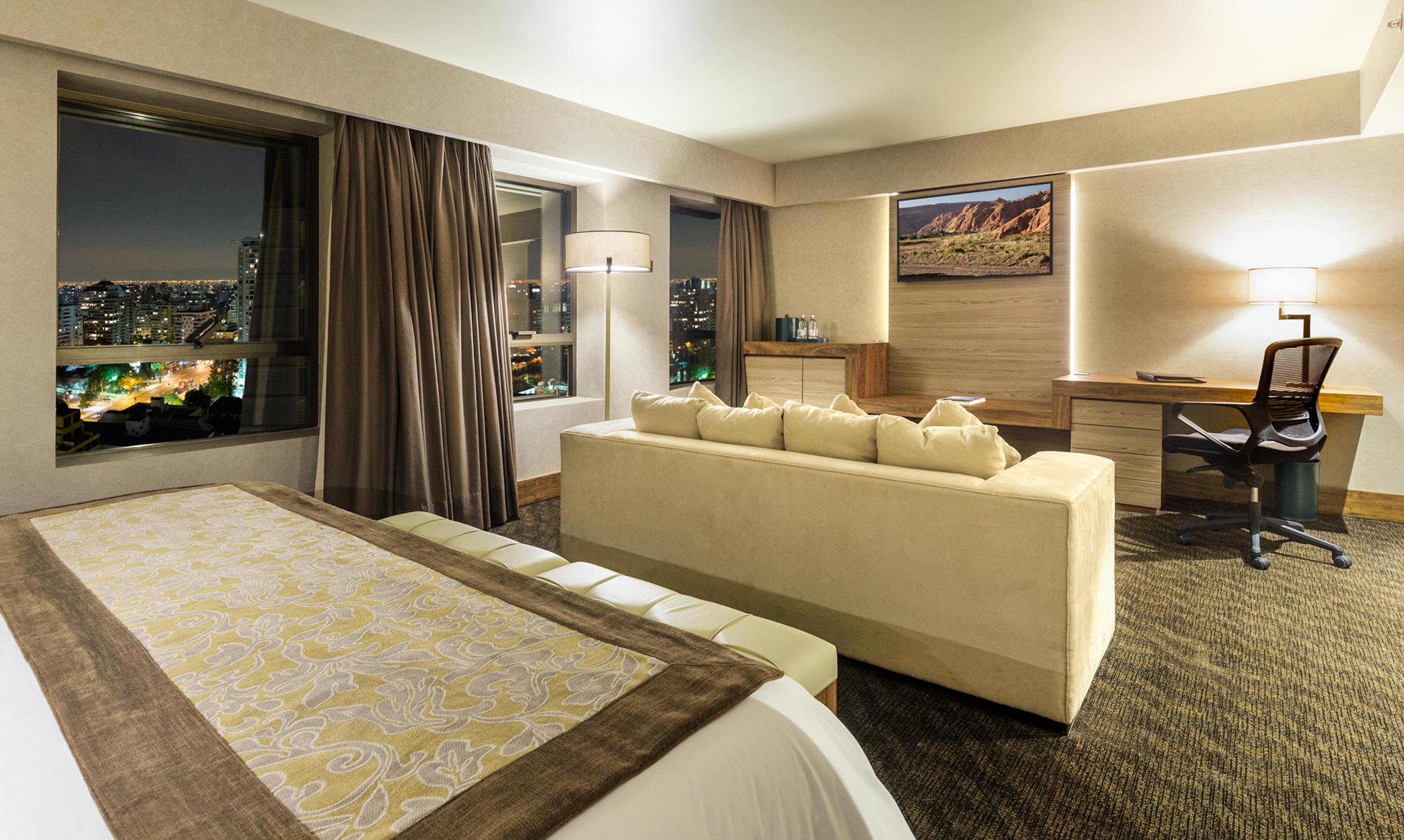 Hotel Regal Pacific Santiago Luaran gambar A suite at the hotel