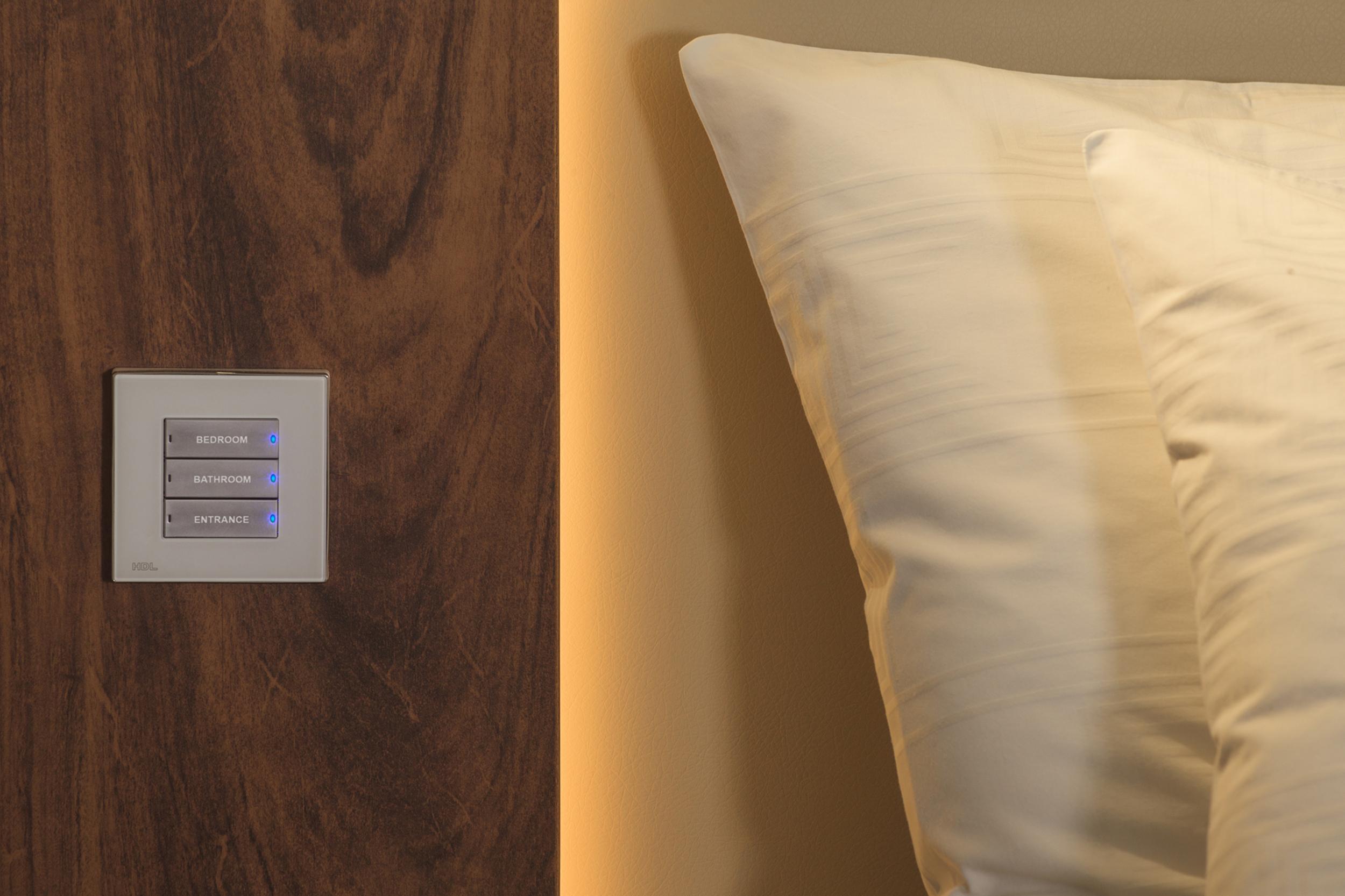 Hotel Regal Pacific Santiago Luaran gambar A Lutron Maestro light switch