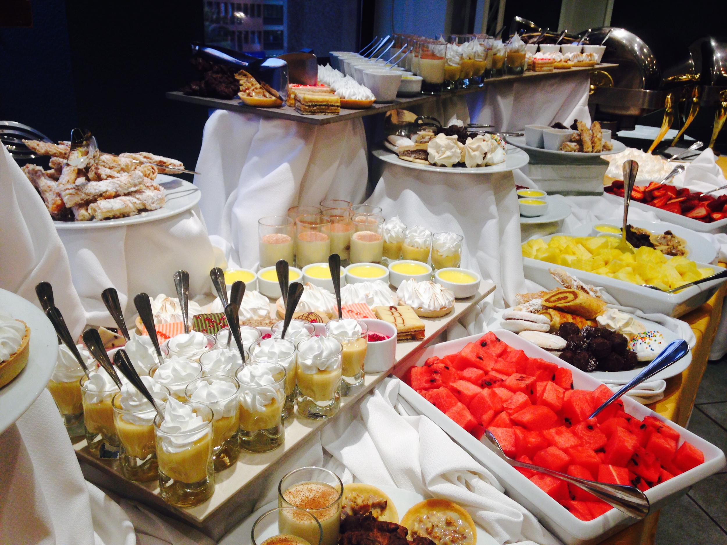 Hotel Regal Pacific Santiago Luaran gambar A dessert buffet