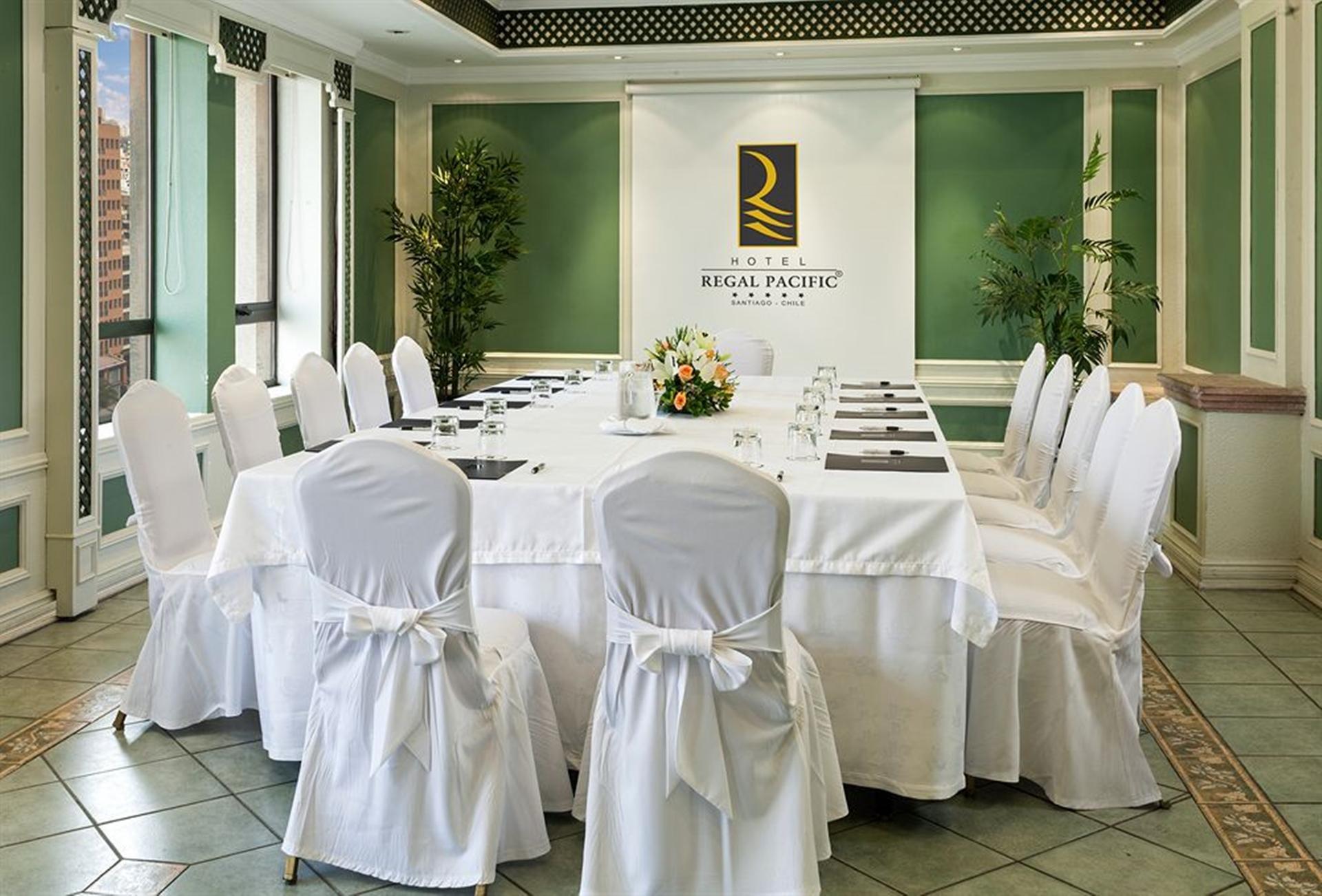 Hotel Regal Pacific Santiago Luaran gambar A meeting room at the Royal Pacific Hotel