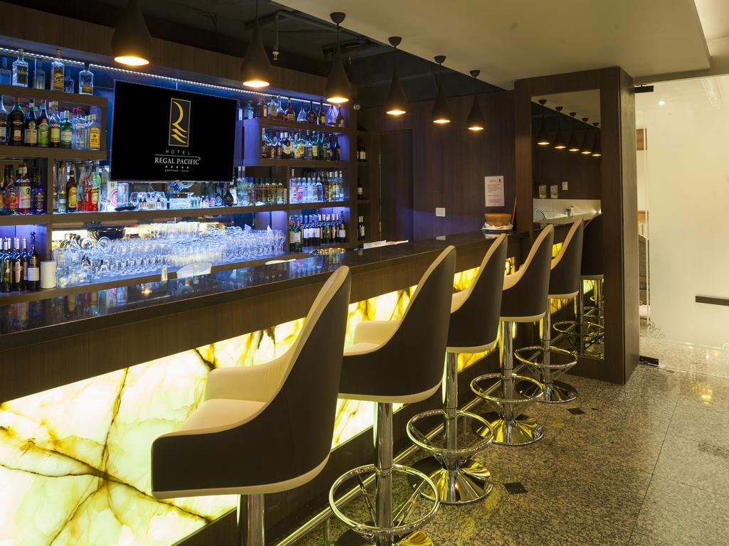Hotel Regal Pacific Santiago Luaran gambar The bar at the Royal Palace Hotel