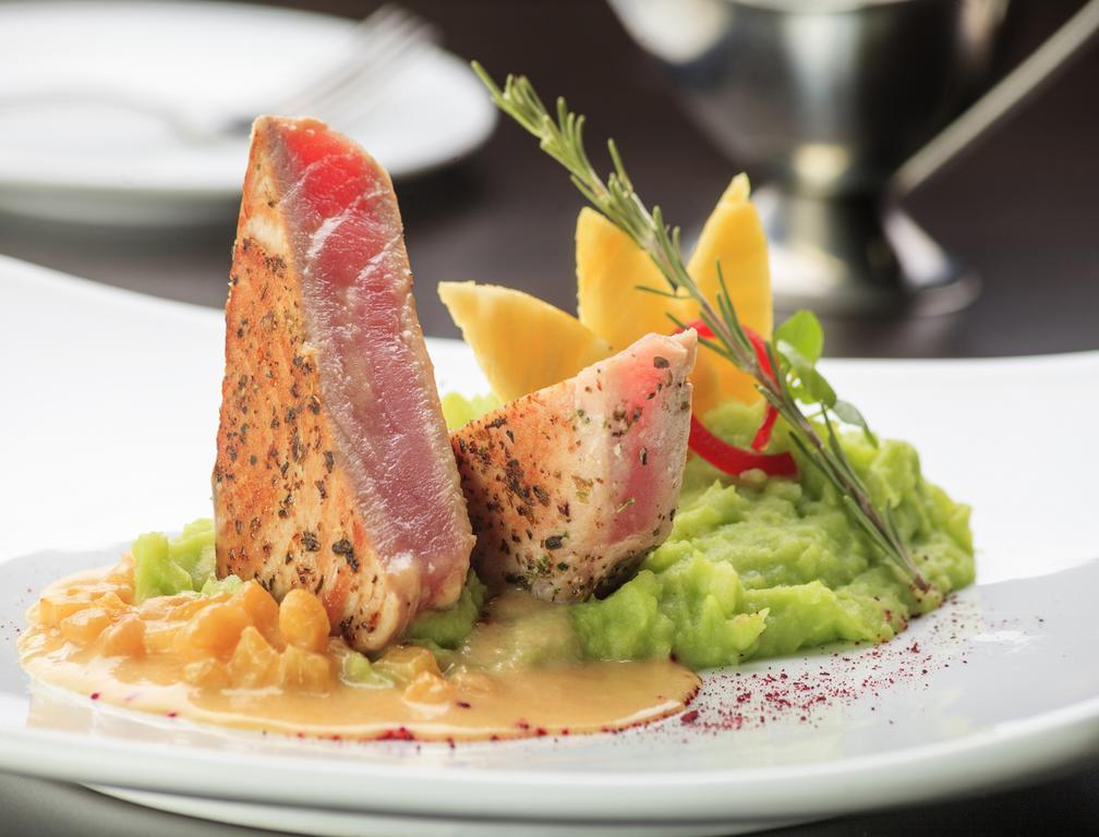 Hotel Regal Pacific Santiago Luaran gambar Tuna steak