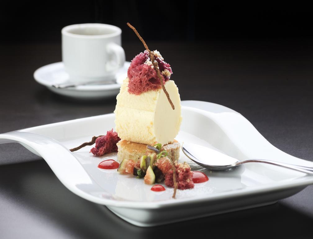 Hotel Regal Pacific Santiago Luaran gambar A dessert