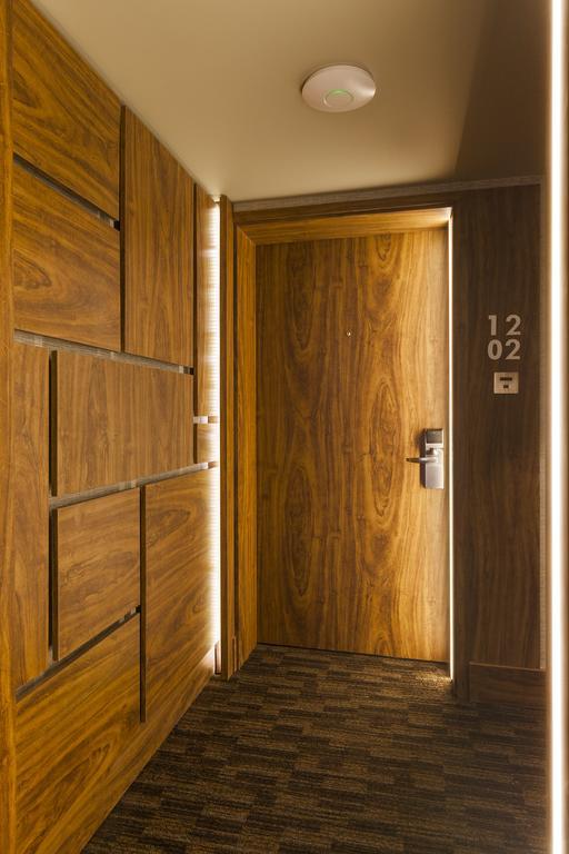 Hotel Regal Pacific Santiago Luaran gambar A door with a room number