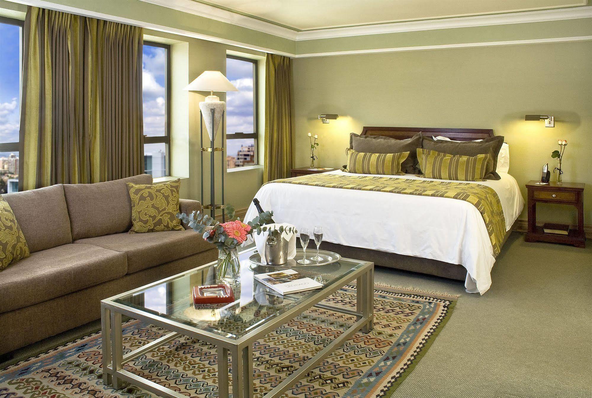 Hotel Regal Pacific Santiago Luaran gambar A room at the hotel